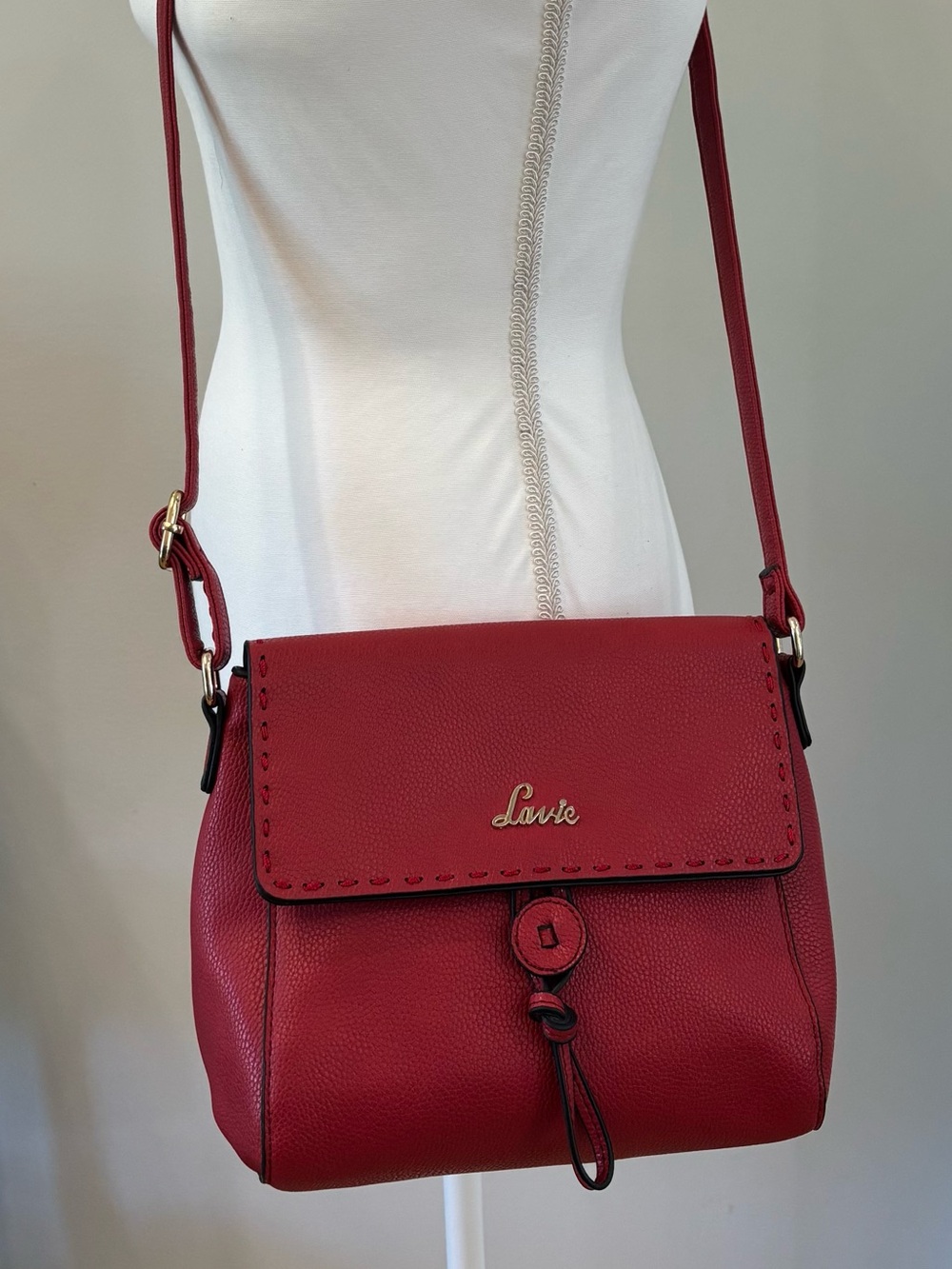Lavie Red Pebbled Leather Crossbody Bag, Spindle CSB Knot Flap